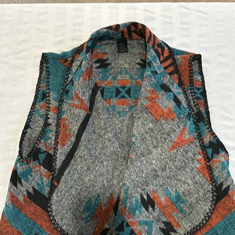 Aztec Patterned Front Pocket Collar Vest - image 8